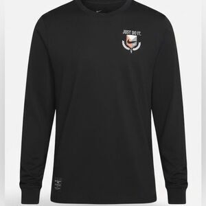 #516. Nike NWT Sportswear DNA Long-Sleeve T-Shirt Black